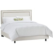 Skyline Furniture Nail Button Border Bed in Shantung Pearl Size: Queen